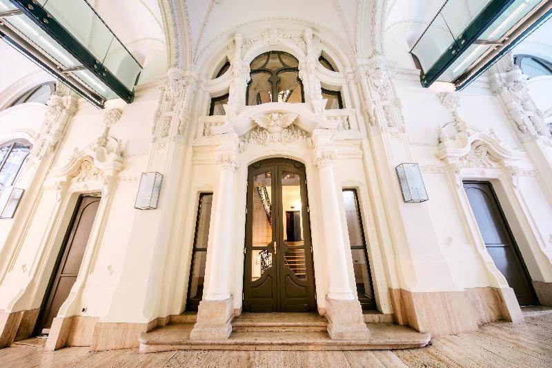 Buddha-Bar Hotel Budapest Klotild Palace Ngoại thất bức ảnh Entrance to the museum