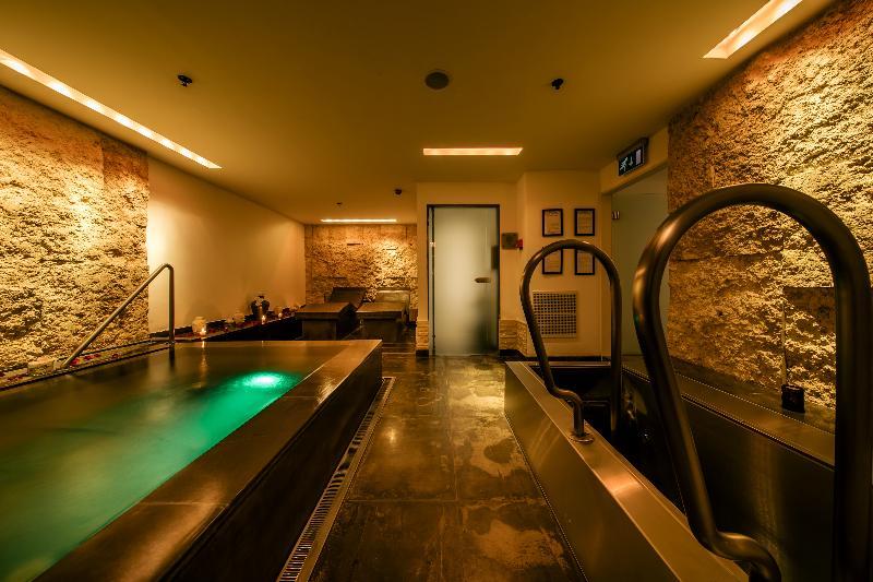 Buddha-Bar Hotel Budapest Klotild Palace Ngoại thất bức ảnh The spa at the Hotel de la Paix