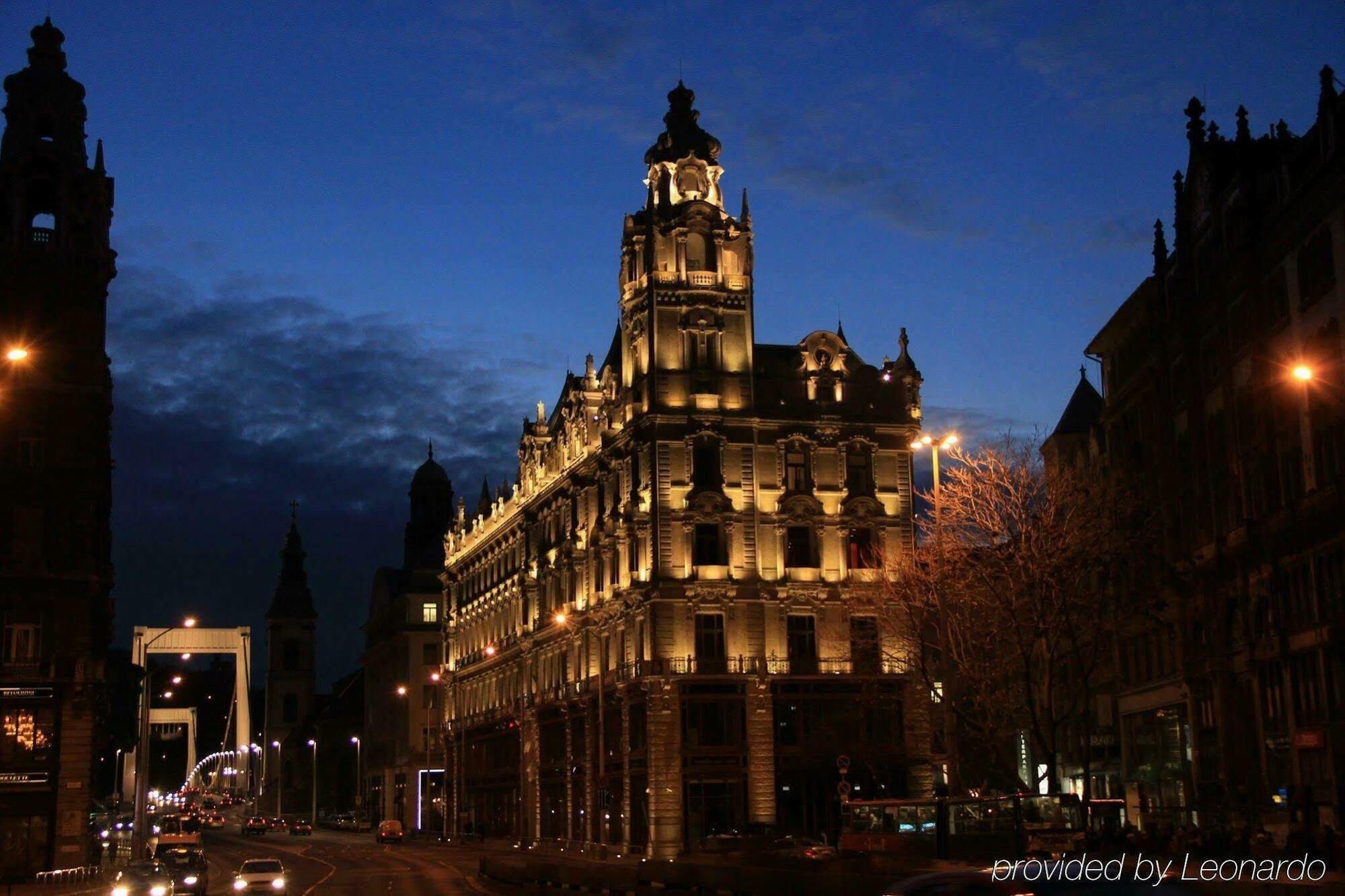 Buddha-Bar Hotel Budapest Klotild Palace Ngoại thất bức ảnh The hotel at night